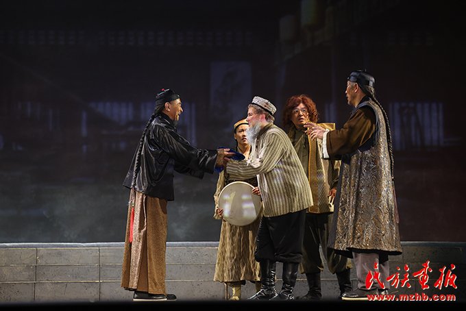 艺绘中华 共享盛会|话剧《赶大营》:波澜壮阔的“丝路津商”史诗 跨越百年的家国情怀 同心筑梦 第10张-华体网体育官网新人权益 聚焦民族记忆 图说多彩中华